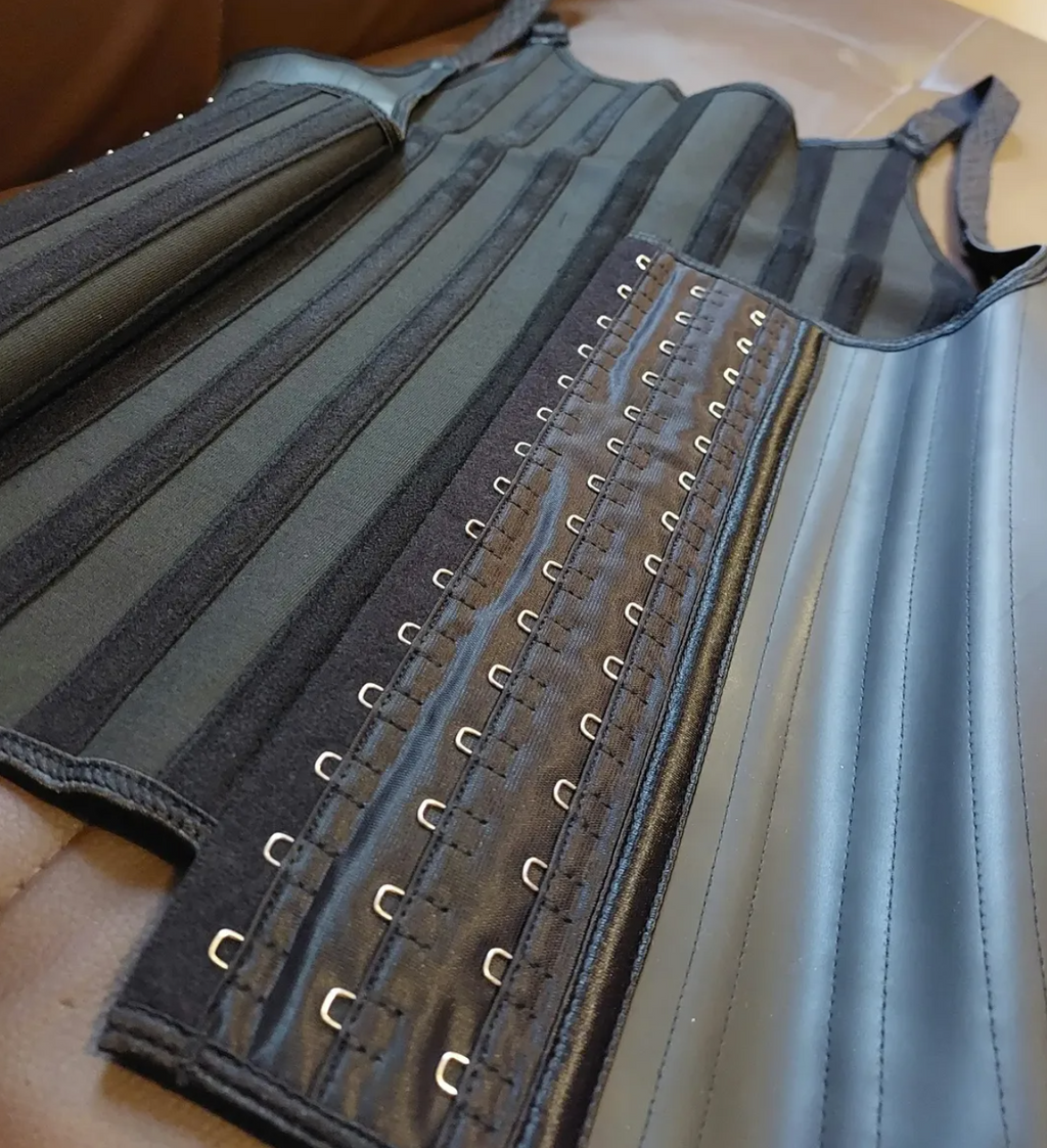 Corset en Latex (25 baleines ) ORIGINAL